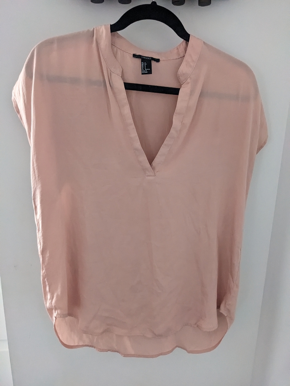 Forever 21 Women's Blush Pink V-Neck Dolman Sleeve Blouse - Size US M
